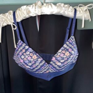 VS PINK wear everywhere lightly lined wireless floral bra sz 32C